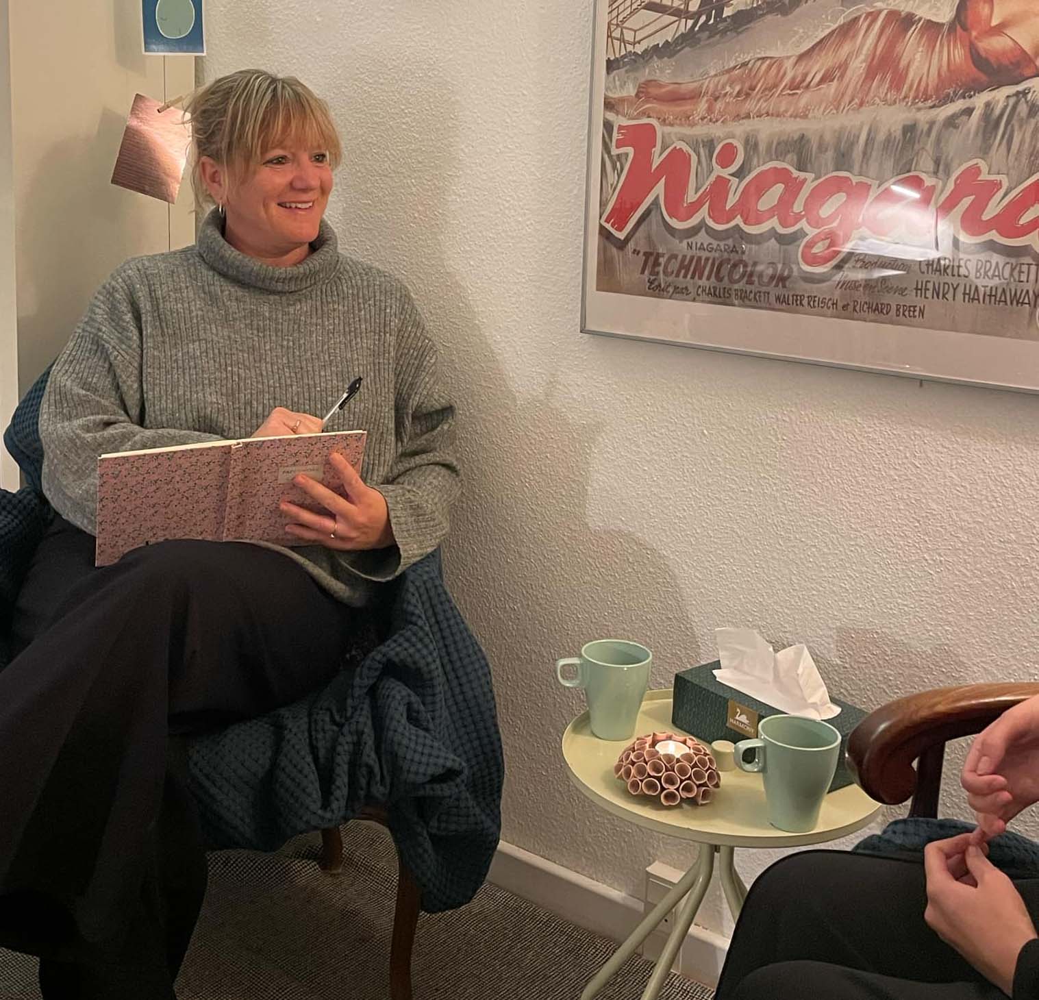Rikke giver terapi